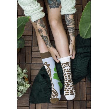 Wesoła żyrafa  - kolorowe skarpetki