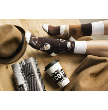 Kawa latte - kolorowe skarpetki dla kawosza