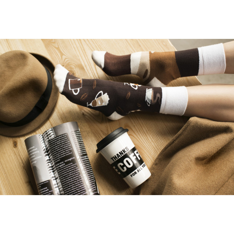 Kawa latte - kolorowe skarpetki dla kawosza