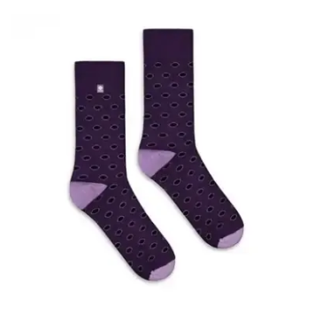 Kolorowe skarpetki - Fioletowe skarpetki w kropki