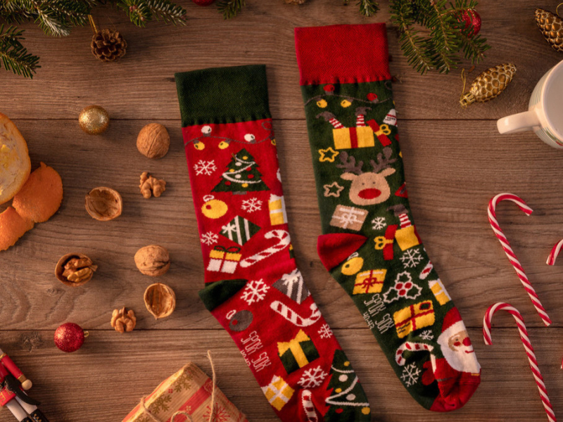 Najlepsze skarpetki na koniec roku – modne skarpetki zimowe i skarpetki świątecz