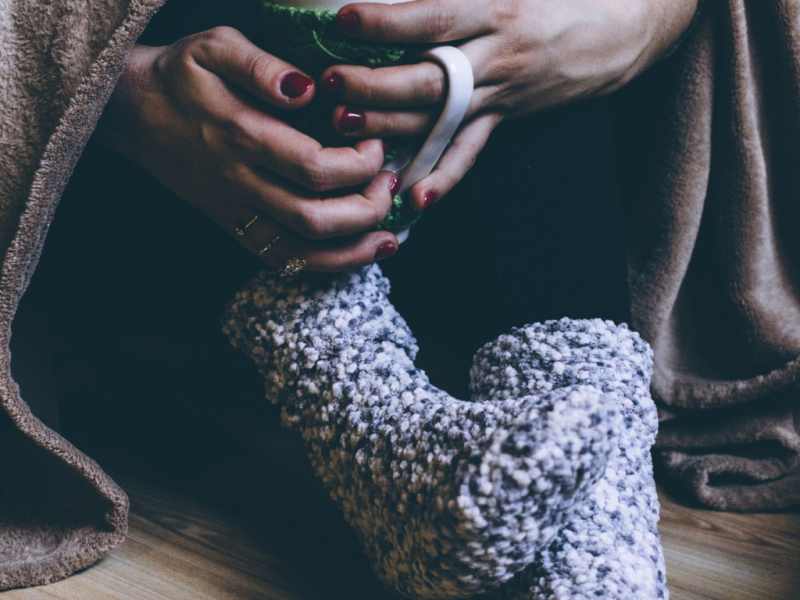 Ciepłe skarpetki damskie i męskie na chłodny dzień lutowy: skarpety rozgrzewając