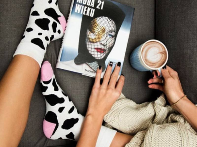 Dlaczego warto nosić kolorowe skarpetki? 5 powodów, które na pewno Cię przekonaj