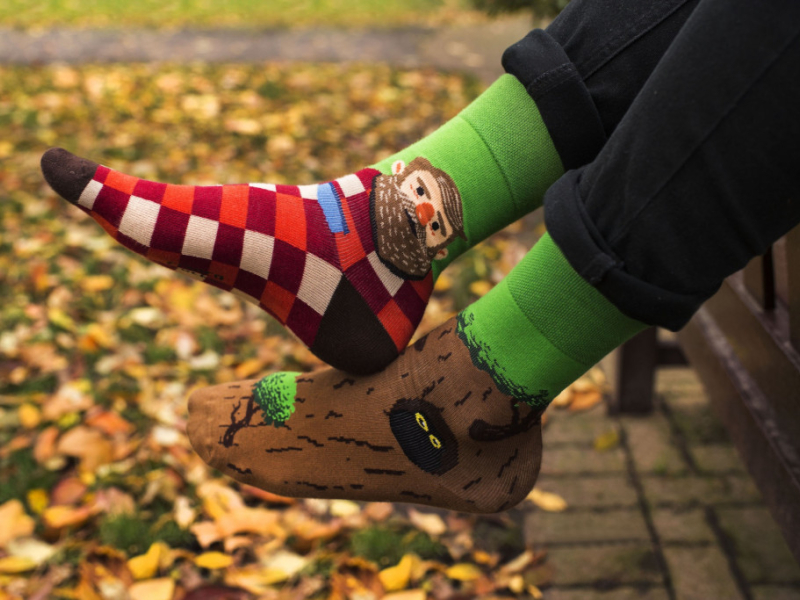 Jakie kolorowe skarpetki będziemy nosić tej jesieni?
