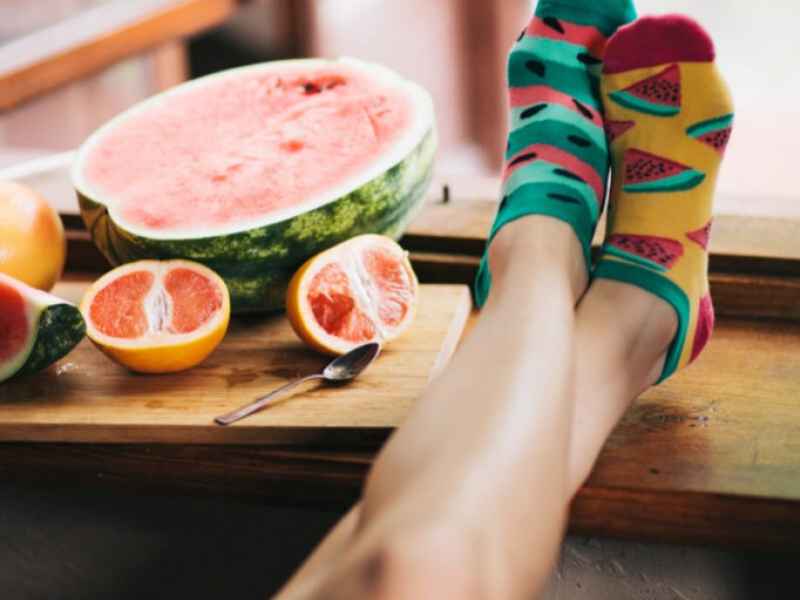 Idealne skarpetki na lato – które motywy wybrać?