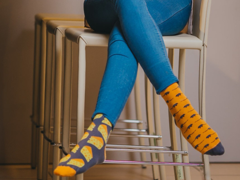 S jak sierpień - wybieramy kolorowe skarpetki na literę S